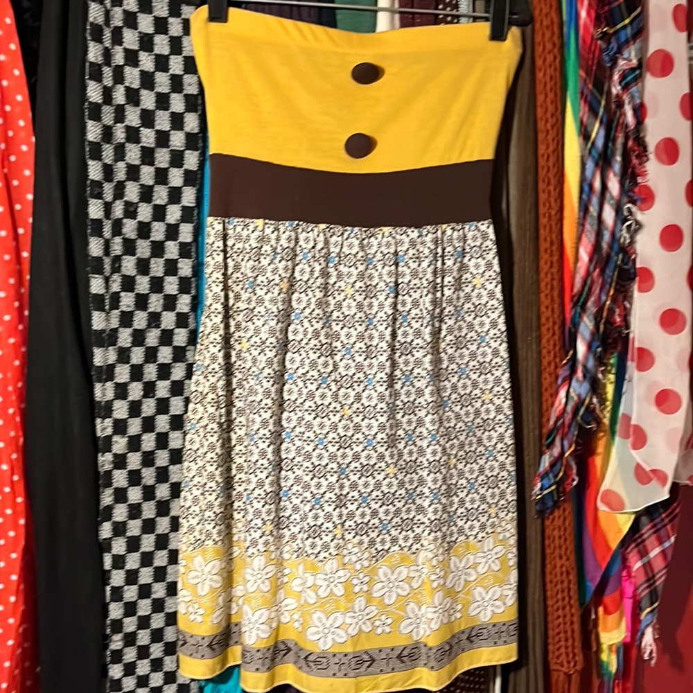 ✨ Charlotte Russe 70’s style yellow &brown Strapless dress w/ Tie back